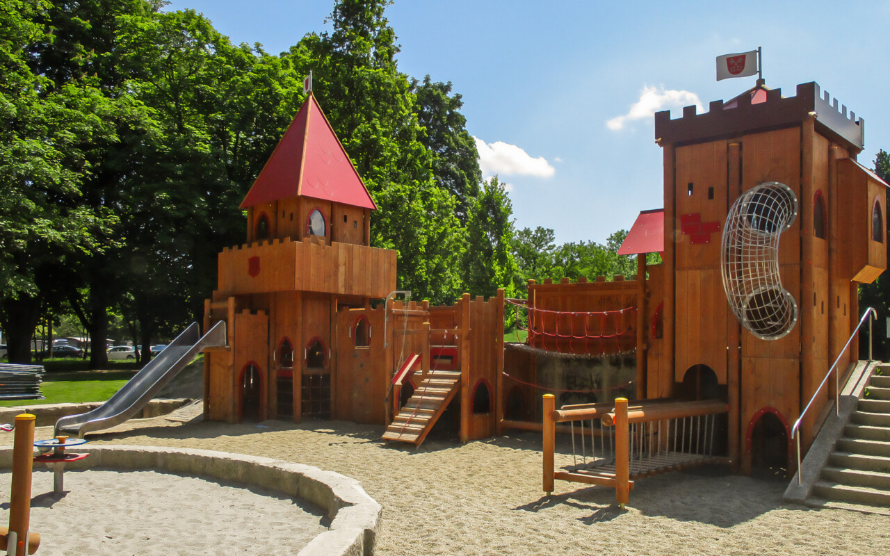 ABCTEAM Spielplatz Ritterburg